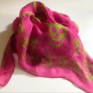 Alexander McQueen Classic Silk Scarf with Skulls